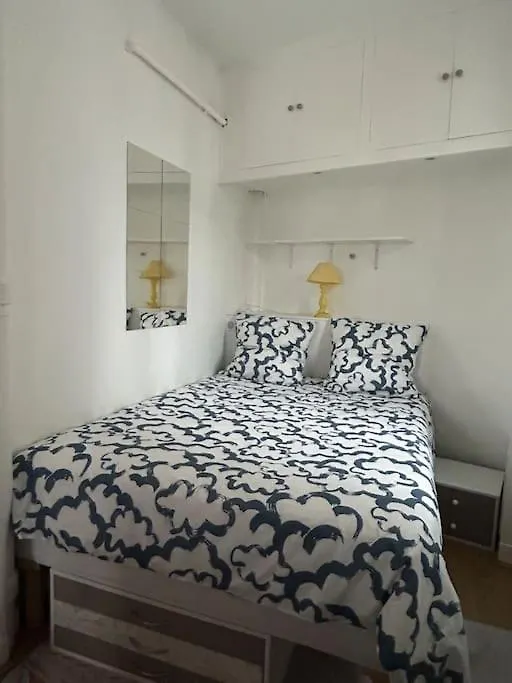 Your Parisian 10 Min Walk From Eiffel Tower