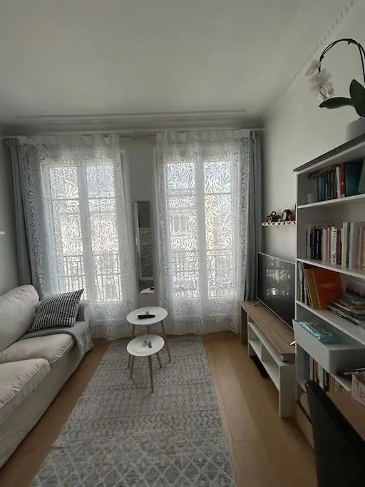 Your Parisian 10 Min Walk From Eiffel Tower Apartment