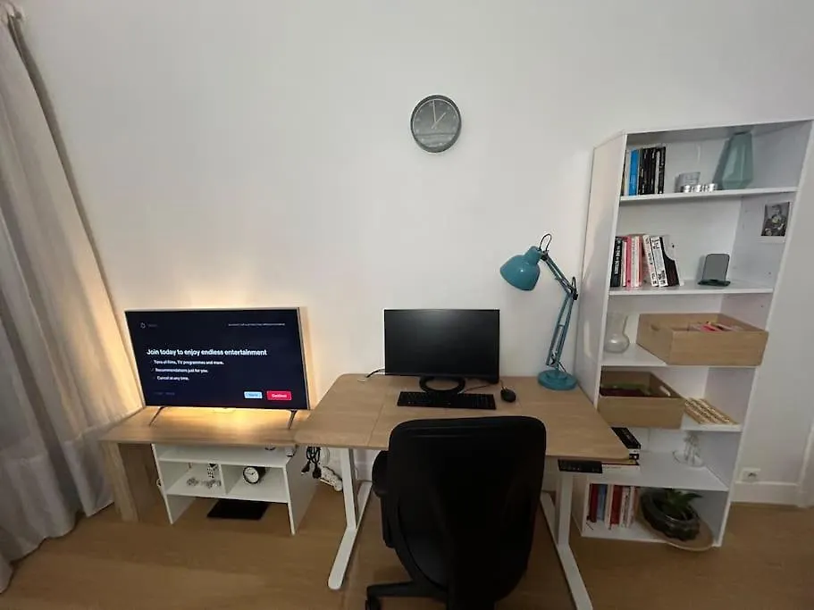 Your Parisian 10 Min Walk From Eiffel Tower Paris